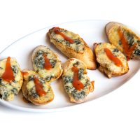 Crostini con roquefort
